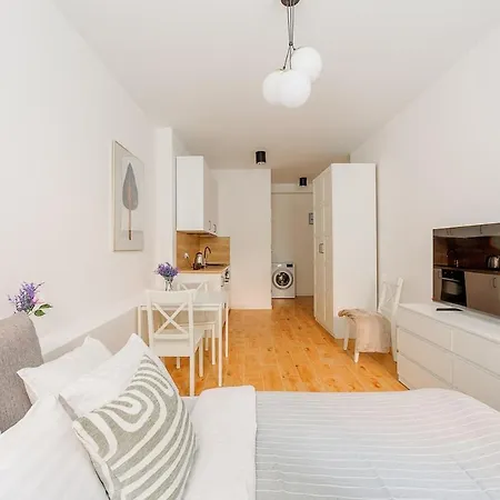 W Srodmiesciu Warszawy *